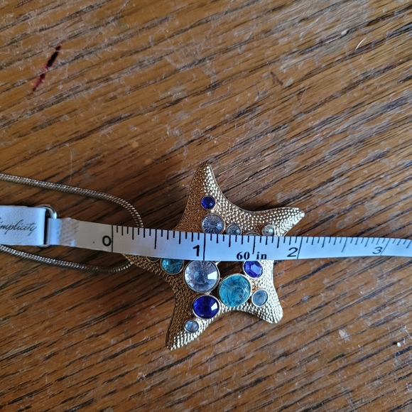 Gold Rhinestone Starfish Necklace - Picture 10 of 12